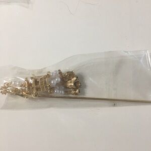 Chinese pavilion lightup hair pin with dangle